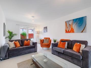 6 bedroom semi detached house to rent