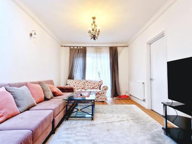 6 bedroom semi detached house to rent