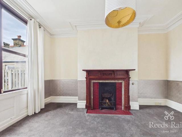 6 bedroom semi detached house to rent