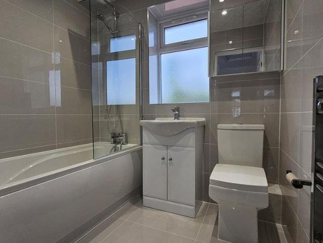 6 bedroom semi detached house to rent