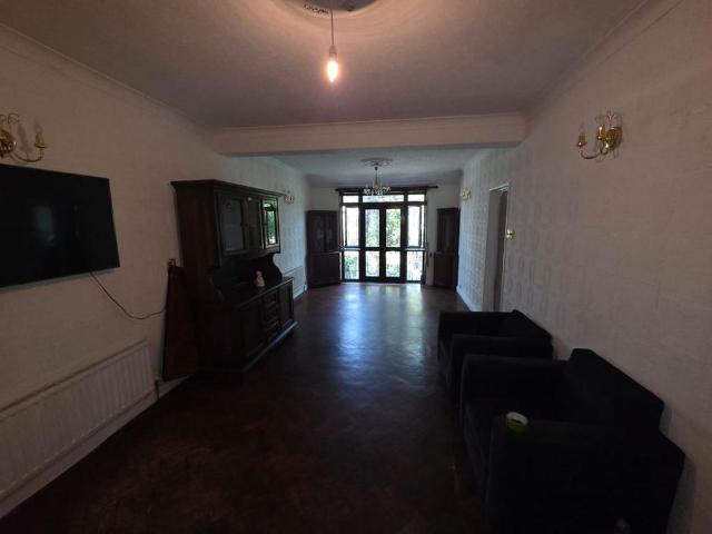6 bedroom semi detached house to rent