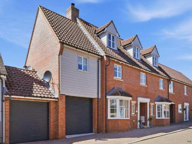 6 bedroom semi detached house to rent