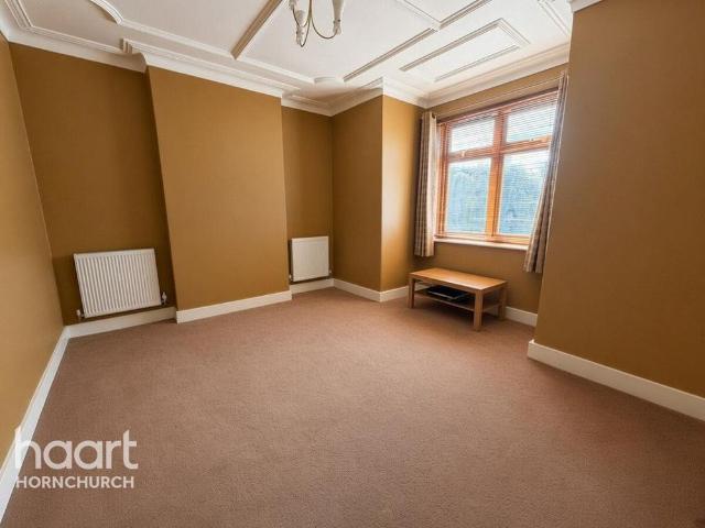 6 bedroom semi detached house to rent