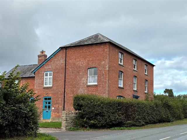 6 bedroom semi detached house to rent