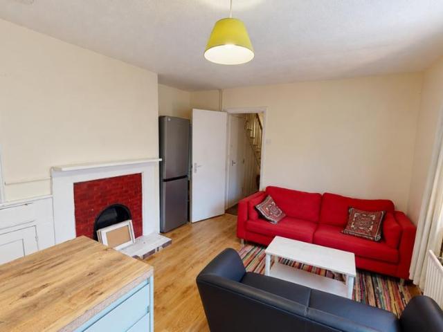 6 bedroom semi detached house to rent