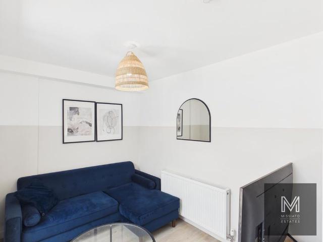 6 bedroom semi detached house to rent