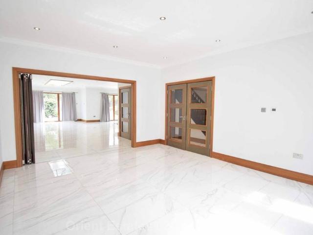 6 bedroom semi detached house to rent