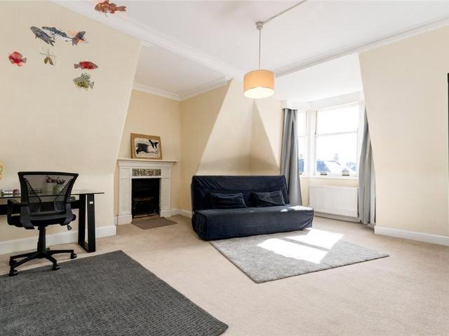 6 bedroom semi detached house to rent
