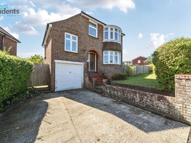 6 bedroom semi detached house to rent