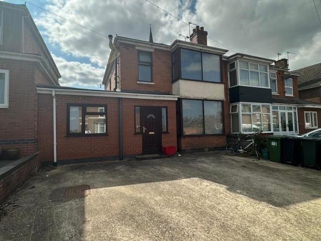 6 bedroom semi detached house to rent
