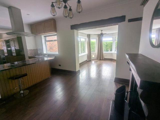 6 bedroom semi detached house to rent