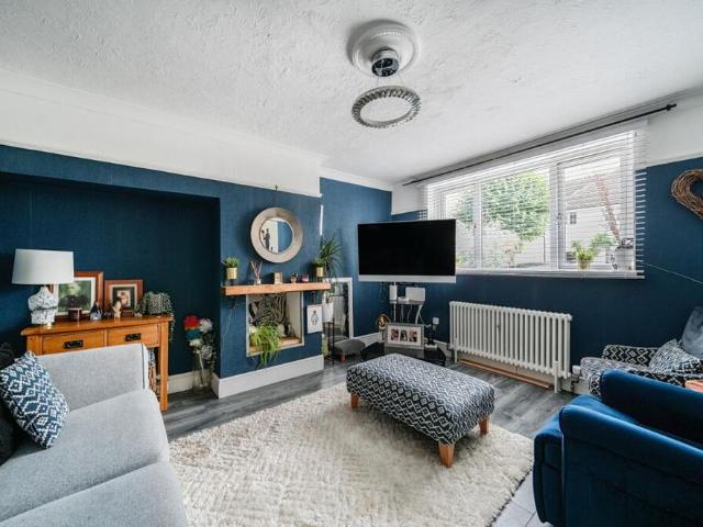 6 bedroom semi detached house to rent
