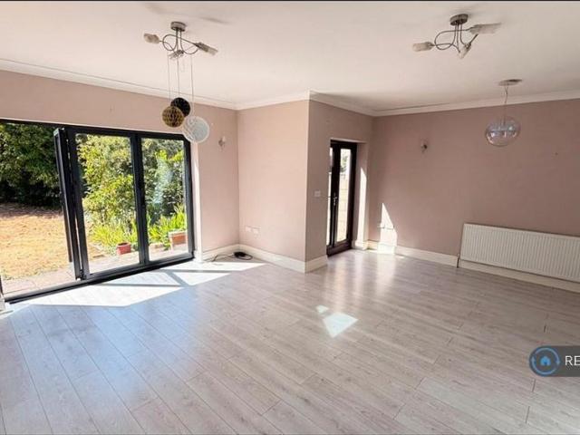 6 bedroom semi detached house to rent