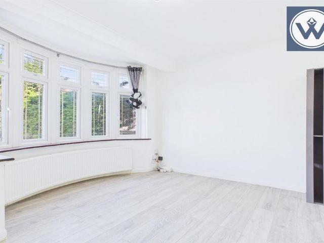 6 bedroom semi detached house to rent