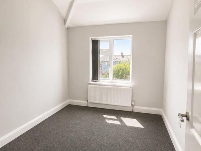 6 bedroom semi detached house to rent