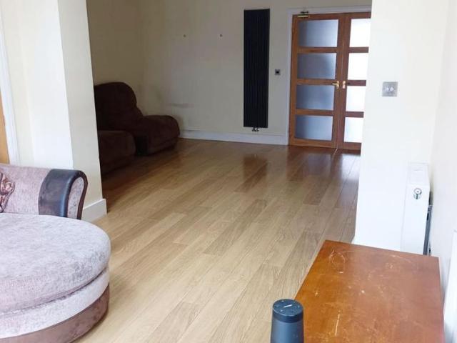 6 bedroom semi detached house to rent