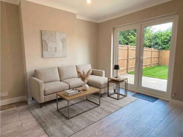 6 bedroom semi detached house to rent