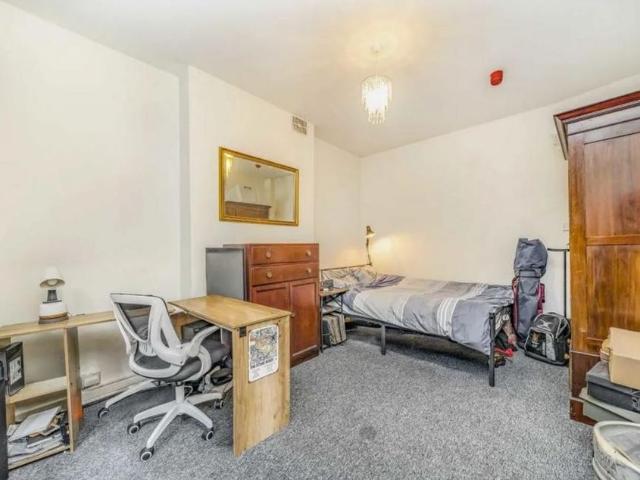 6 bedroom semi detached house to rent
