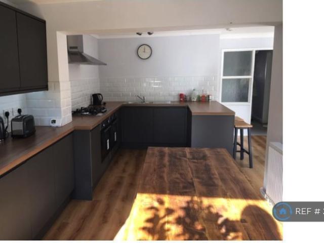 6 bedroom semi detached house to rent