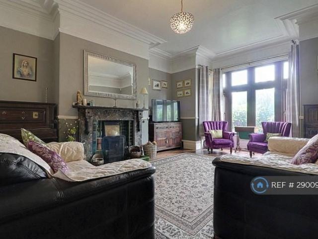 6 bedroom semi detached house to rent