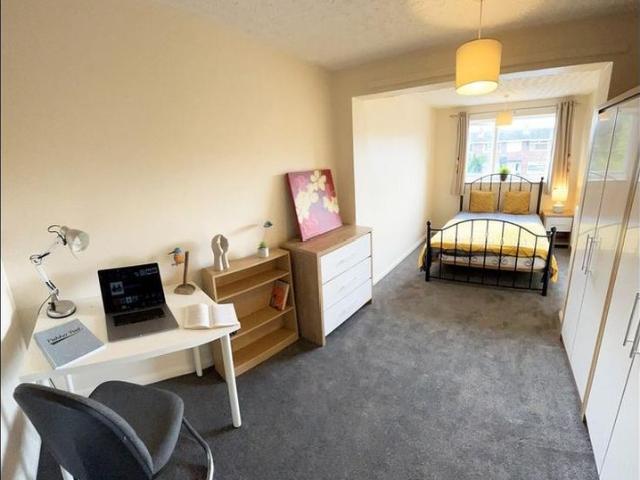6 bedroom semi detached house to rent