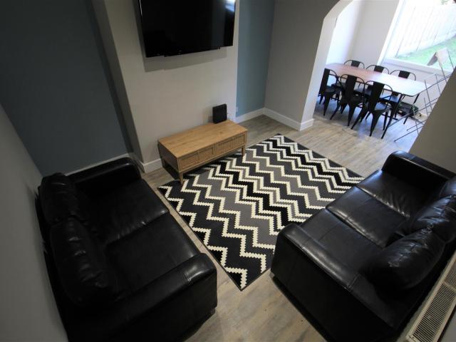 6 bedroom semi detached house to rent