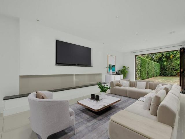 6 bedroom semi detached house to rent