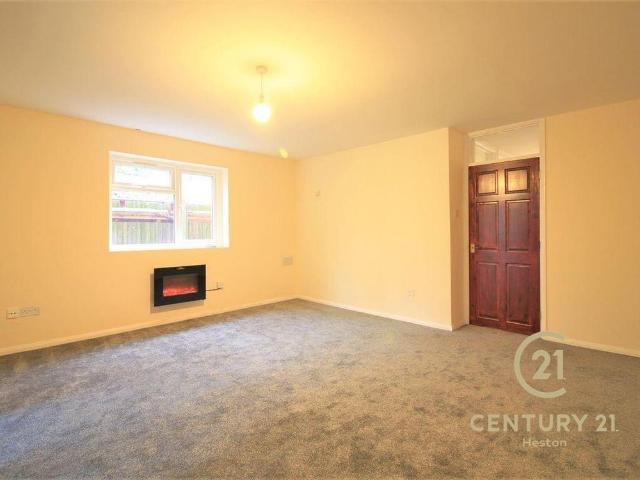 6 bedroom semi detached house to rent
