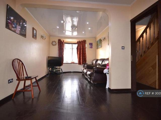 6 bedroom semi detached house to rent