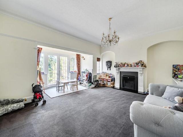6 bedroom semi detached house to rent