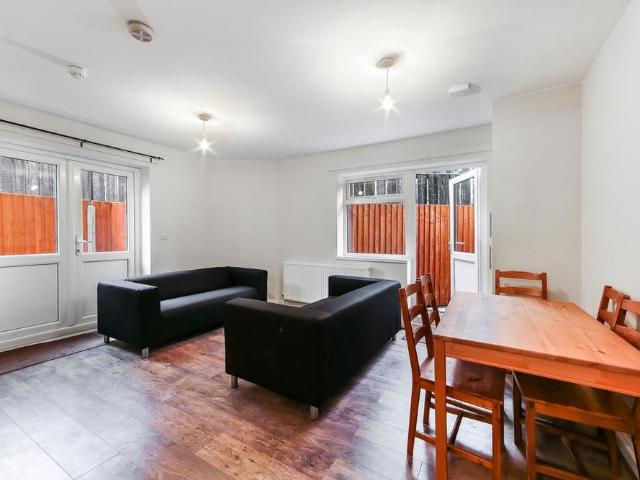 6 bedroom semi detached house to rent