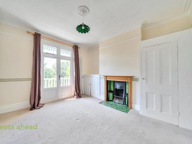 6 bedroom semi detached house to rent