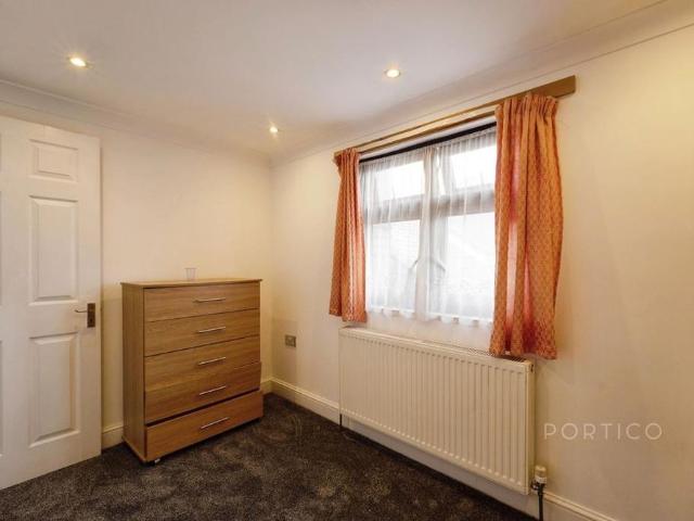 6 bedroom semi detached house to rent
