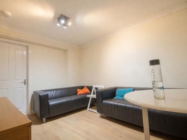 6 bedroom Semi detached house to rent