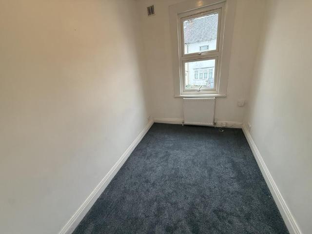 6 bedroom semi detached house to rent