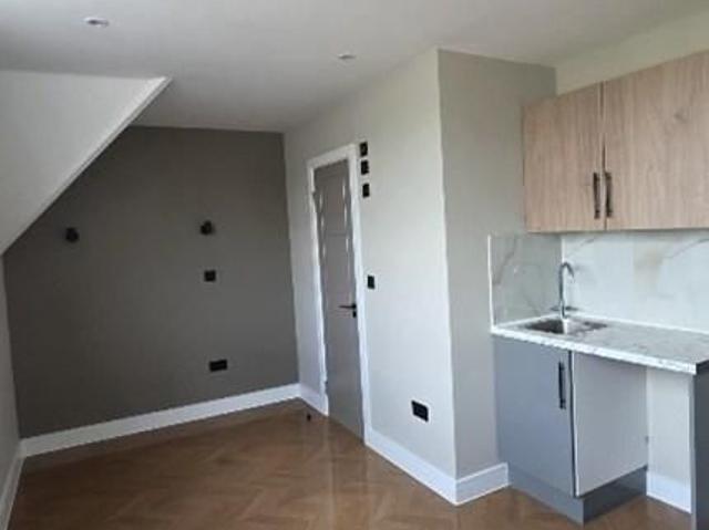 6 bedroom semi detached house to rent