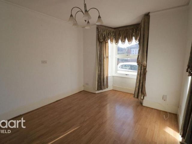 6 bedroom semi detached house to rent
