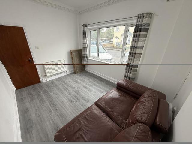 6 bedroom semi detached house to rent