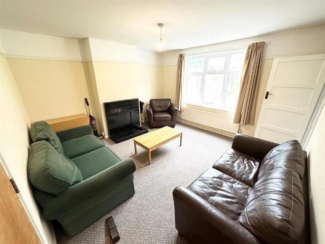 6 bedroom semi detached house to rent