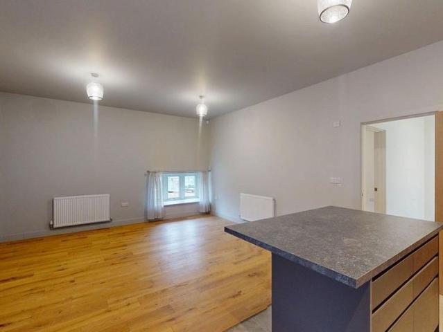 6 bedroom semi detached house to rent