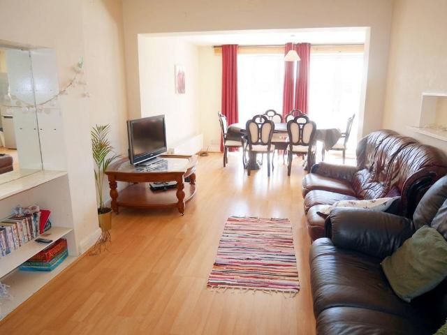 6 bedroom semi detached house to rent