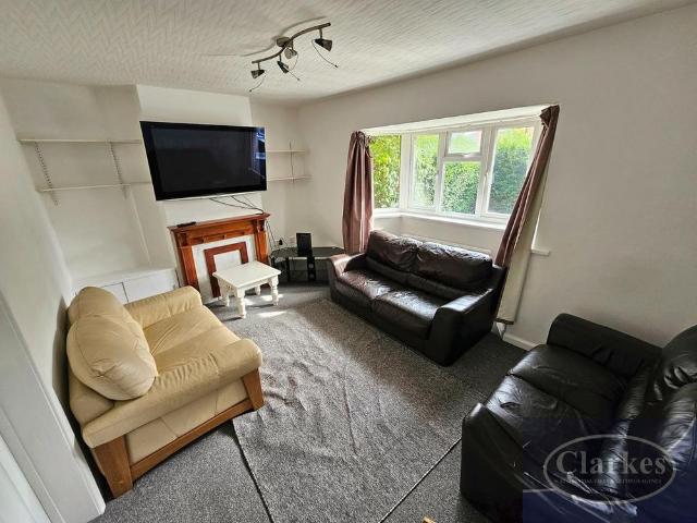6 bedroom semi detached house to rent