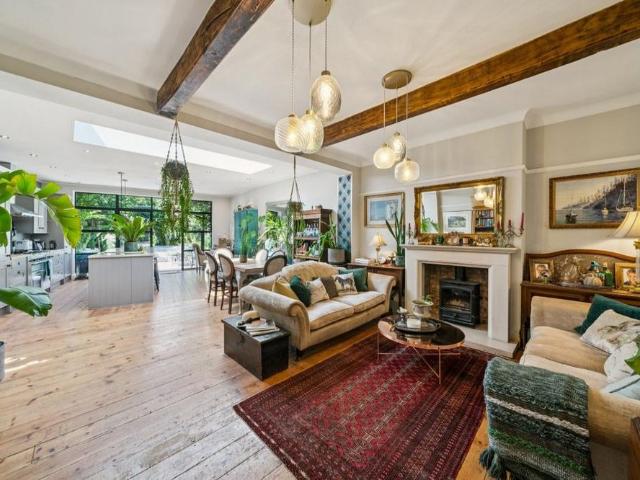 6 bedroom semi detached house to rent