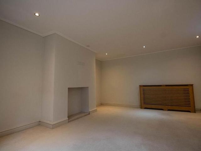 6 bedroom semi detached house to rent