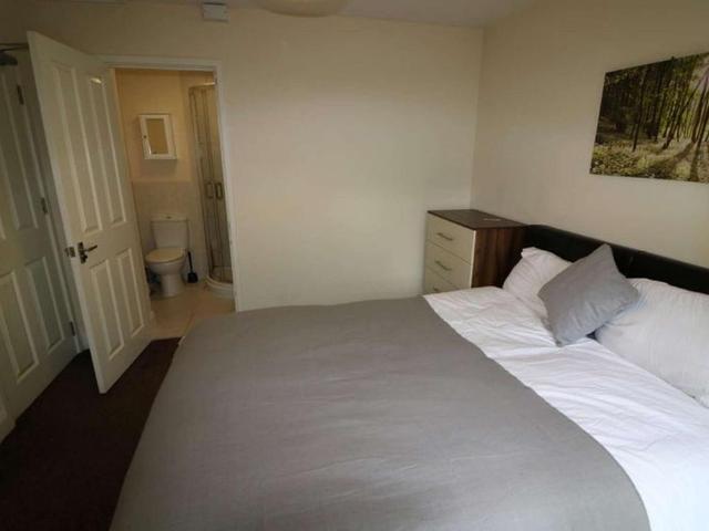 6 bedroom property to rent