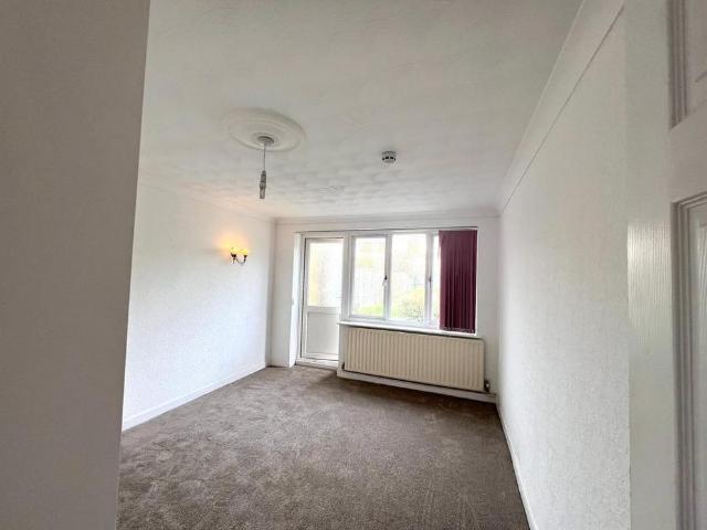 6 bedroom semi detached house to rent