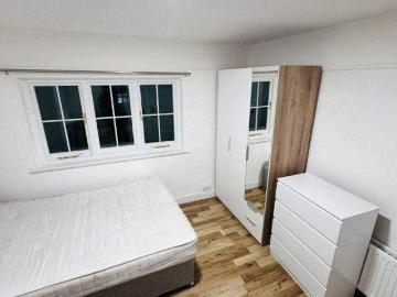 6 bedroom semi detached house to rent
