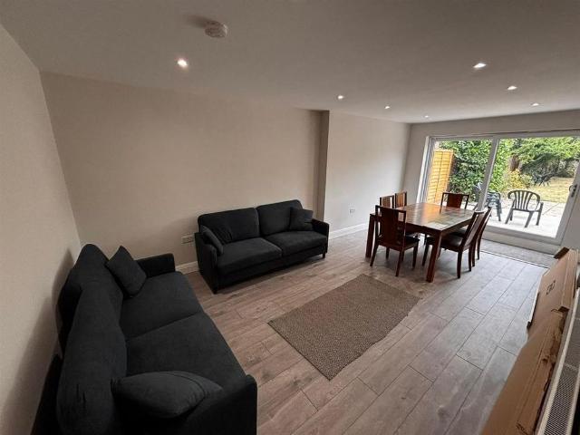 6 bedroom semi detached house to rent