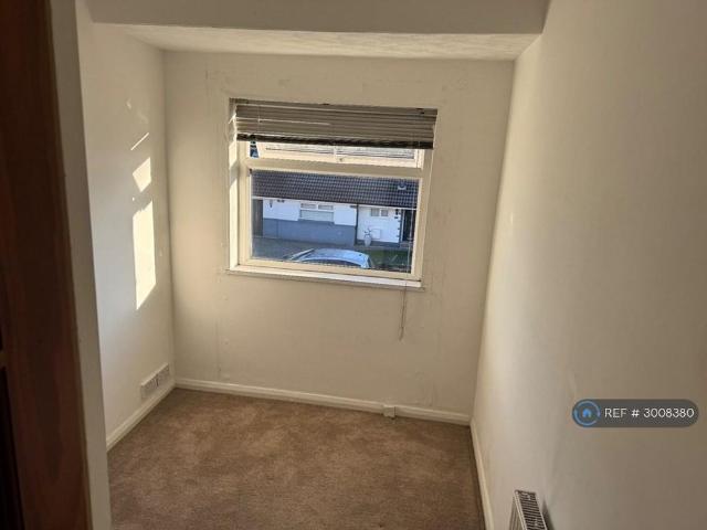 6 bedroom semi detached house to rent