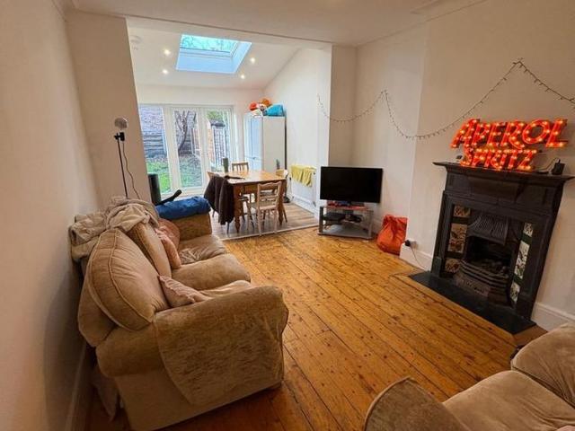 6 bedroom semi detached house to rent